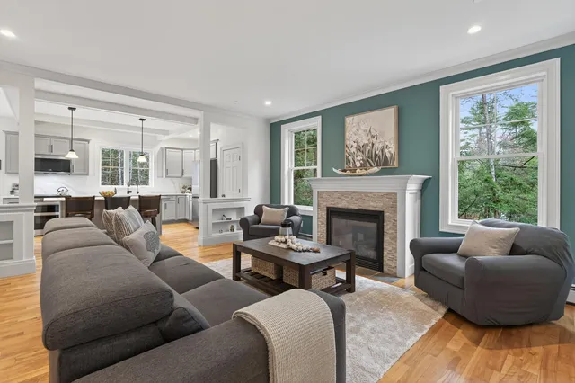 $1,100,000 | 34 Newfield Road, Freeport, ME 04032