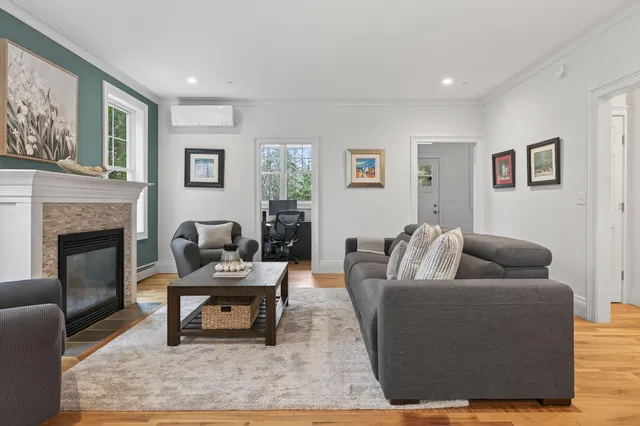 $1,100,000 | 34 Newfield Road, Freeport, ME 04032