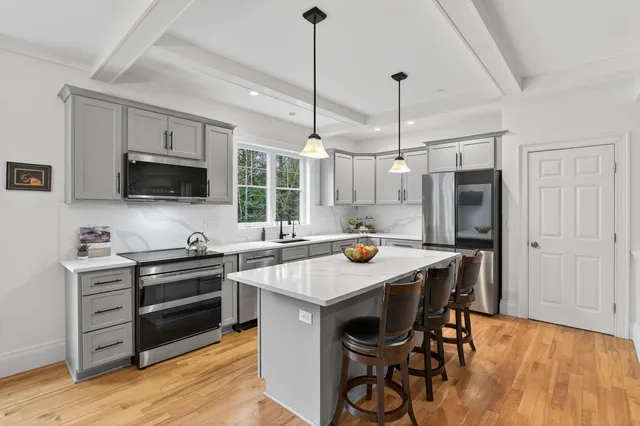 $1,100,000 | 34 Newfield Road, Freeport, ME 04032