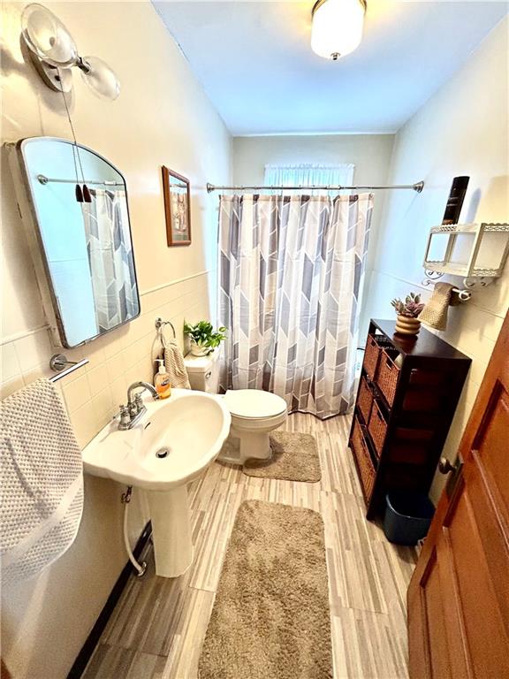 428 5th Street California, PA 15419 - Photo 17 of 27 full bath main level