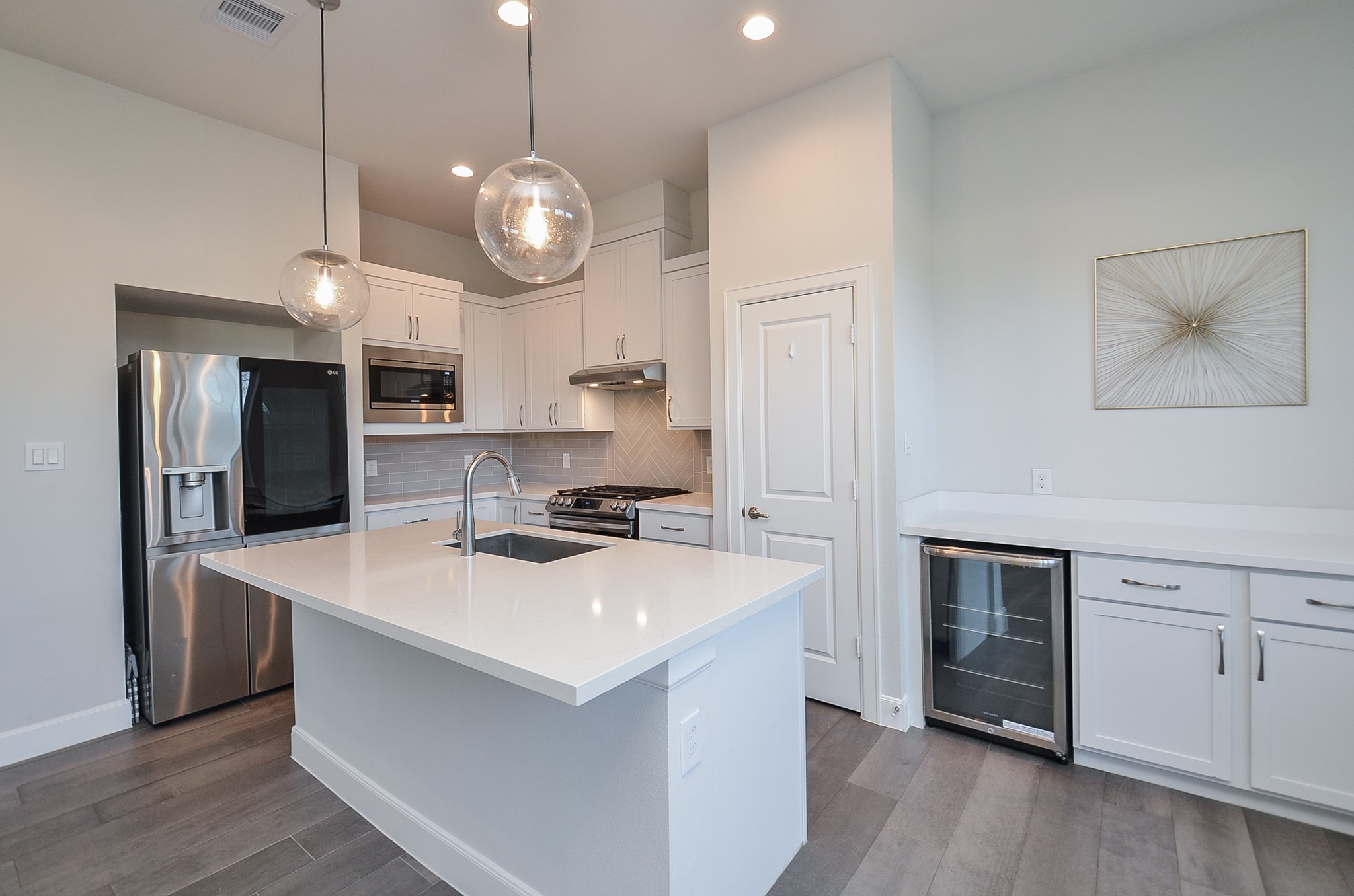 9577 Neuens Road, Unit F Houston, TX 77080 - Photo 4 of 26 A generous island with bar seating provides extra prep space and a perfect spot for casual dining or morning coffee.