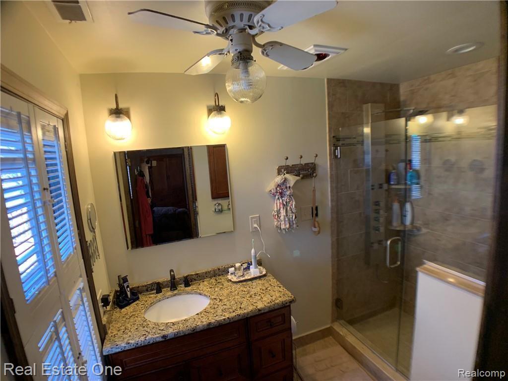 6970 Hatchery Road Waterford, MI 48327 - Photo 15 of 38 Updated Master Bath