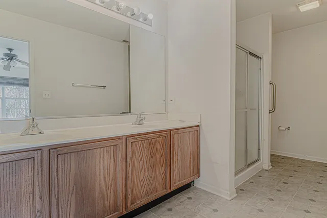 $225,000 | 386 Gladstone Lane, Elgin, IL 60120