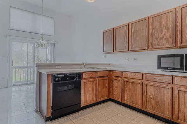 $225,000 | 386 Gladstone Lane, Elgin, IL 60120