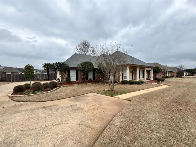 $2,600 | 335 Crosscreek Drive, Bossier City, LA 71111