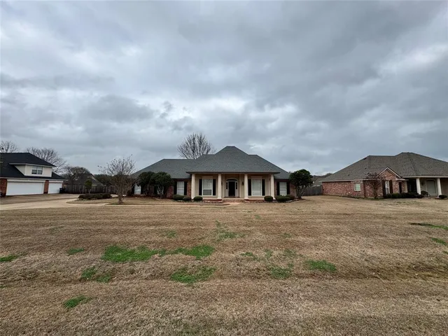 $2,600 | 335 Crosscreek Drive, Bossier City, LA 71111