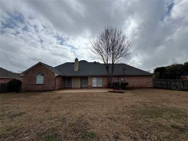 $2,600 | 335 Crosscreek Drive, Bossier City, LA 71111