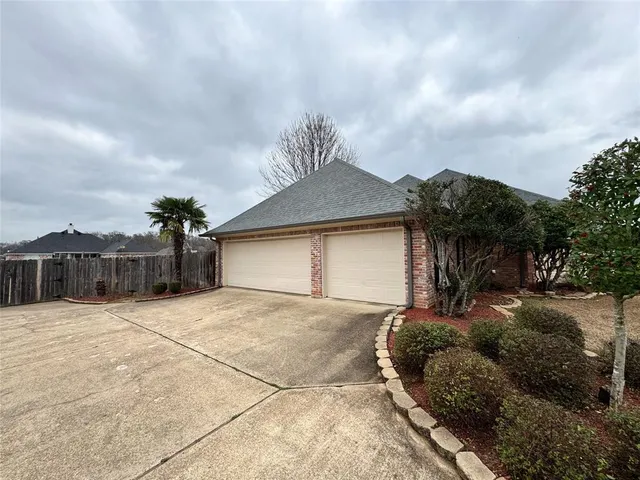 $2,600 | 335 Crosscreek Drive, Bossier City, LA 71111