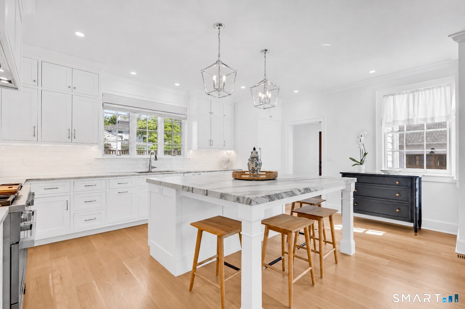 920 Old Post Road Fairfield, CT 06824 - Photo 13 of 40 9' ceilings, subzero fridge plus 2 fridge drawers in the island