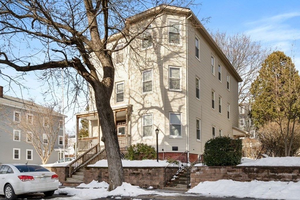 11 Mars Street Worcester, MA 01607 - Photo 3 of 37 Gallery Image 3