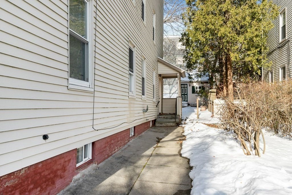 11 Mars Street Worcester, MA 01607 - Photo 10 of 37 Gallery Image 10