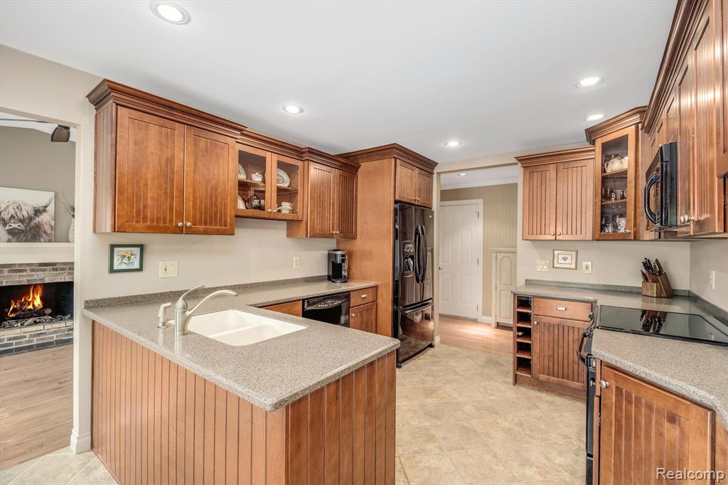 719 Ten Point Drive Rochester Hills, MI 48309 - Photo 2 of 43