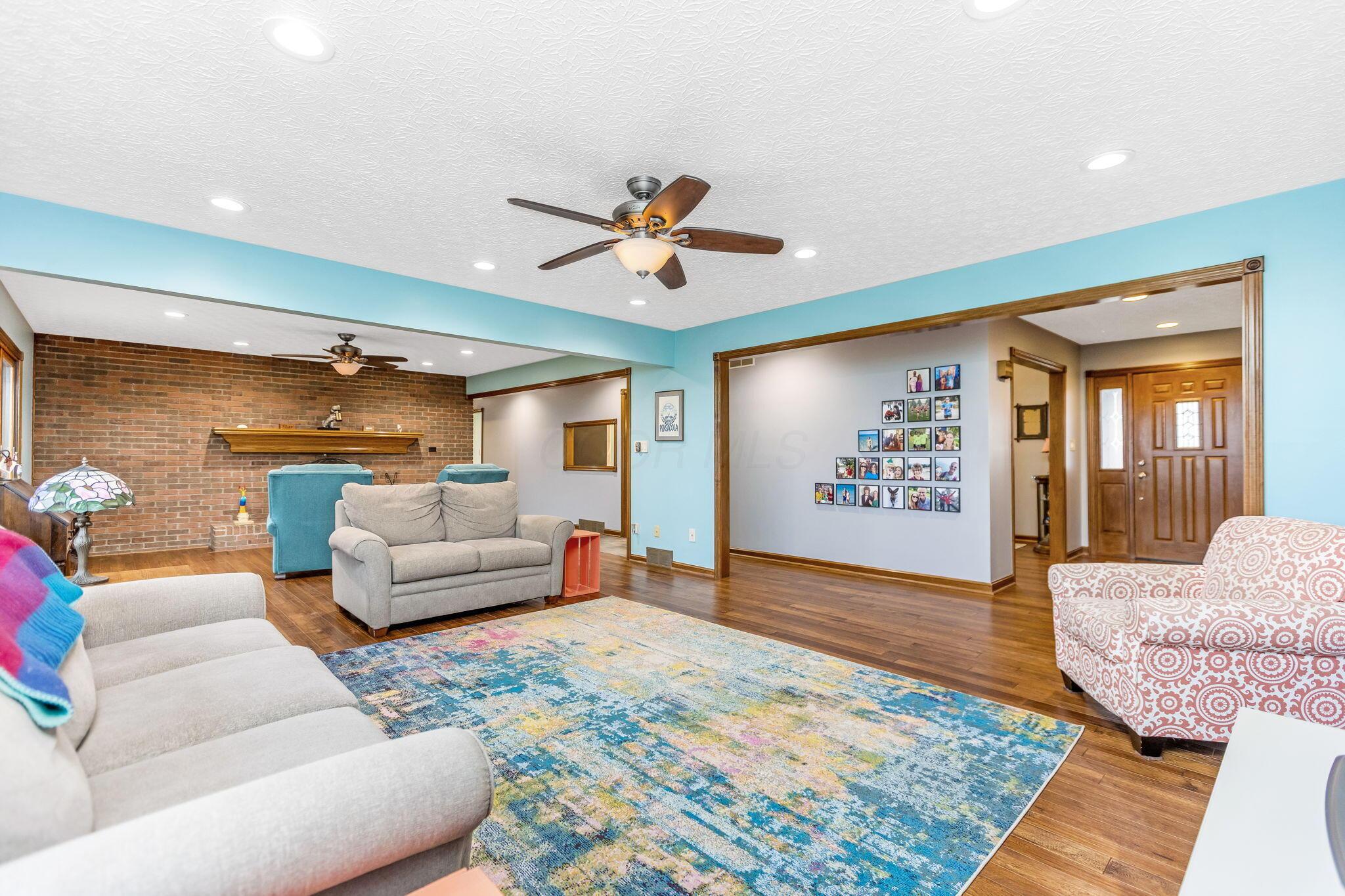 4479 State Rte 762 Lockbourne, OH 43137 - Photo 14 of 64 Huge living room