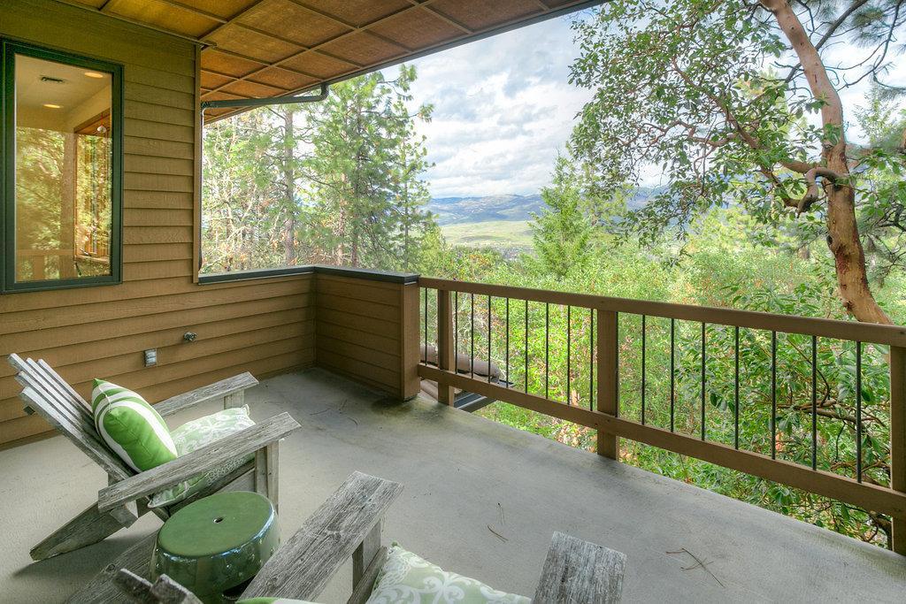 395 Ashland Loop Road Ashland, OR 97520 - Photo 7 of 35 View deck off of the living room.