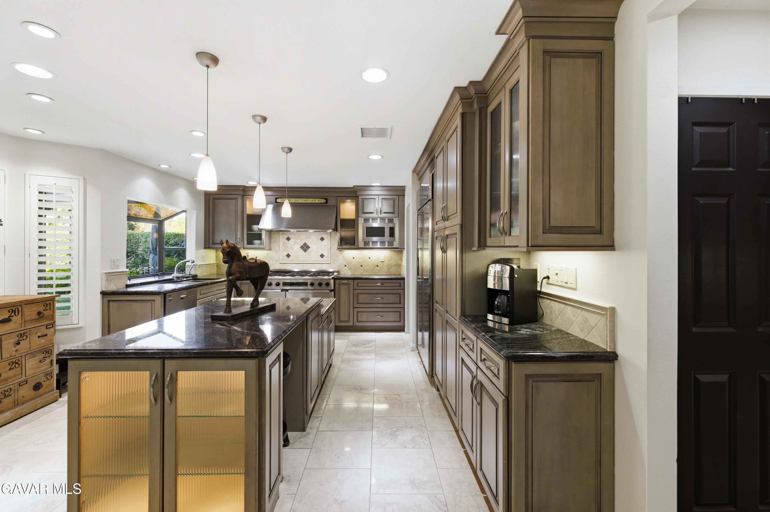 22029 Rodeffer Place Santa Clarita, CA 91350 - Photo 16 of 53 22029 Rodeffer Pl-16