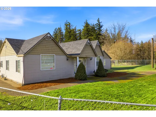 a view of a house with a yard