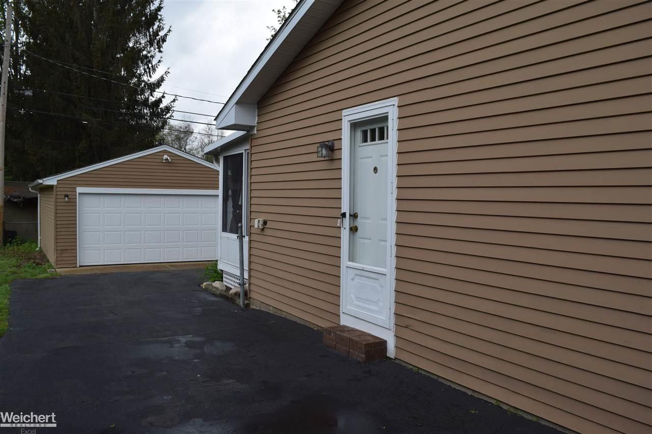 3490 Emmons Avenue Rochester Hills, MI 48307 - Photo 5 of 38