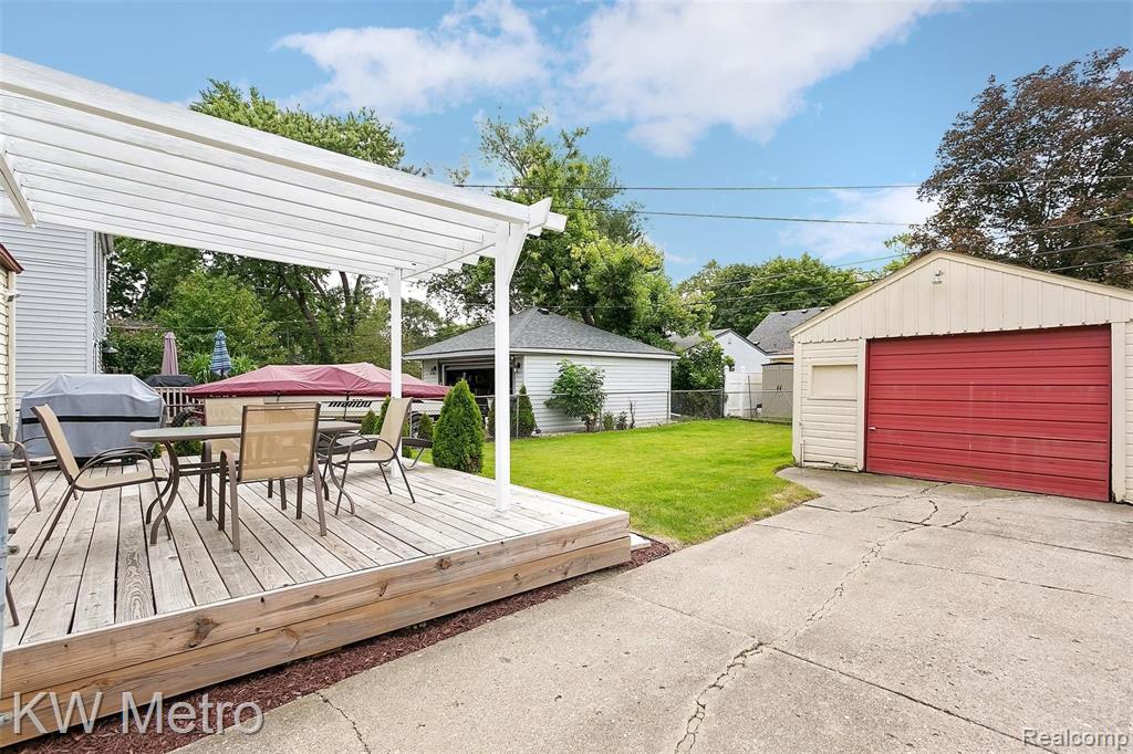 2369 Cambridge Road Berkley, MI 48072 - Photo 27 of 31