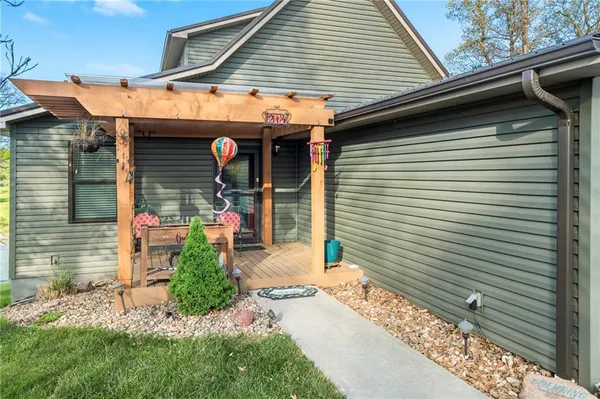 $825,000 | 214 Lake Viking Terrace, Gallatin, MO 64640