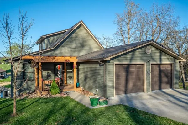 $825,000 | 214 Lake Viking Terrace, Gallatin, MO 64640