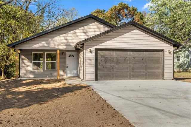 $215,000 | 520 West Hunter Street, Nevada, MO 64772