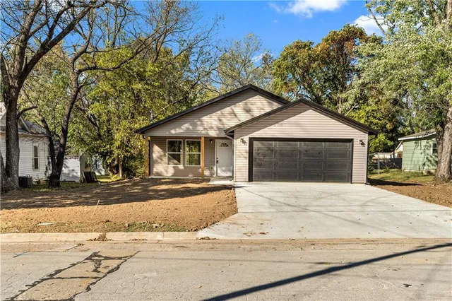 $215,000 | 520 West Hunter Street, Nevada, MO 64772