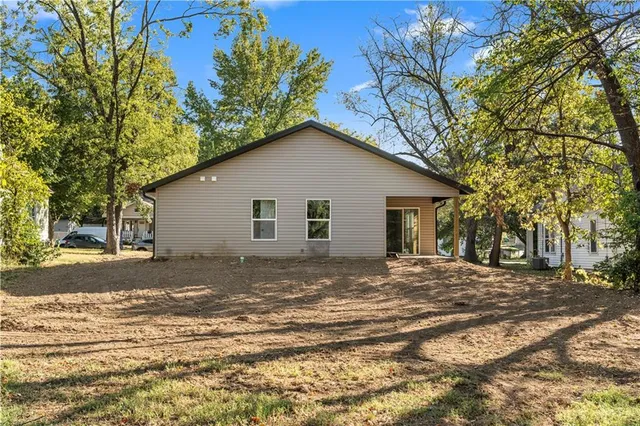 $215,000 | 520 West Hunter Street, Nevada, MO 64772