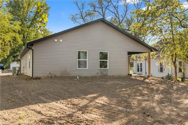 $215,000 | 520 West Hunter Street, Nevada, MO 64772