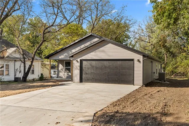 $215,000 | 520 West Hunter Street, Nevada, MO 64772