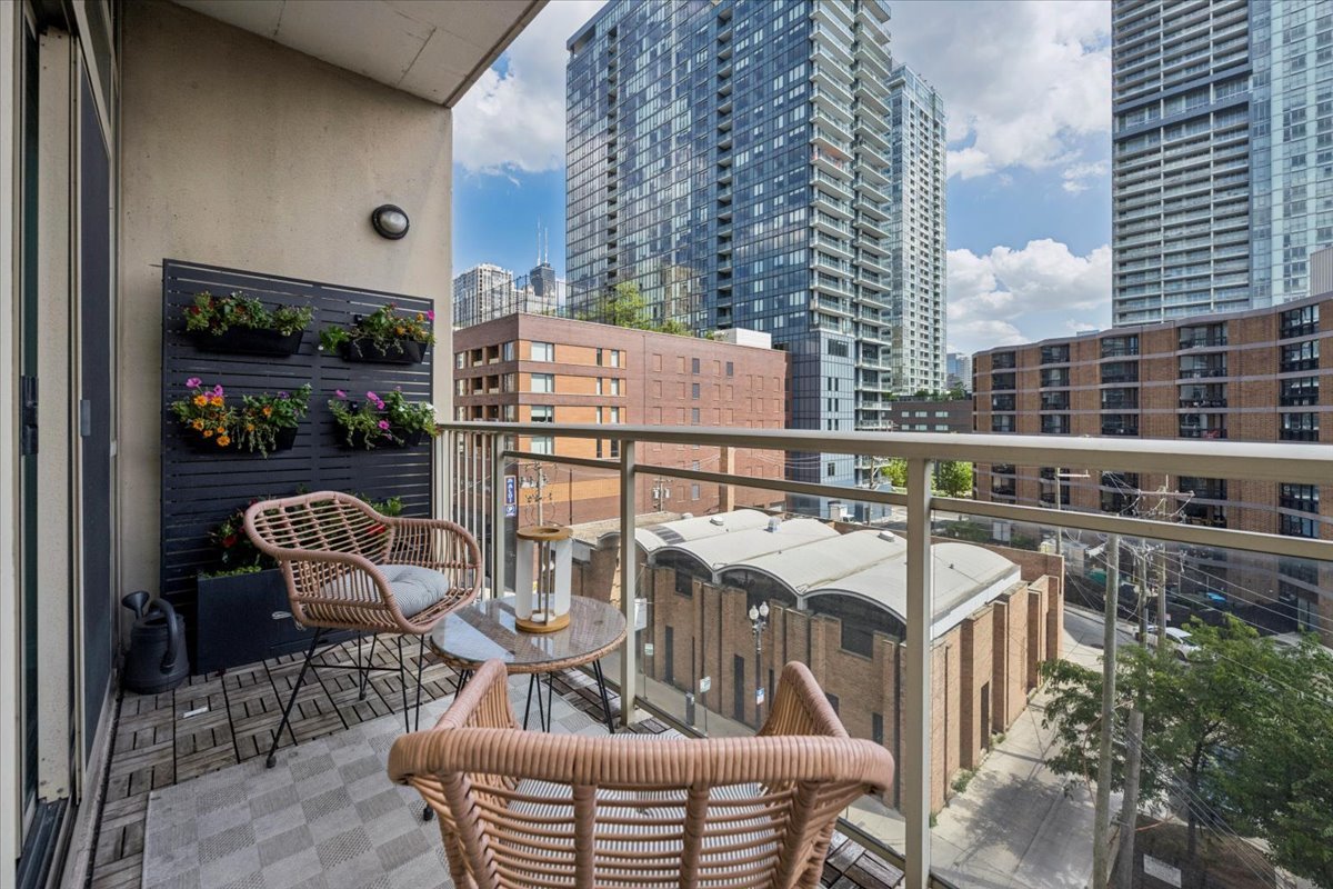 230 West Division Street, Unit 602 Chicago, IL 60610 - Photo 14 of 25
