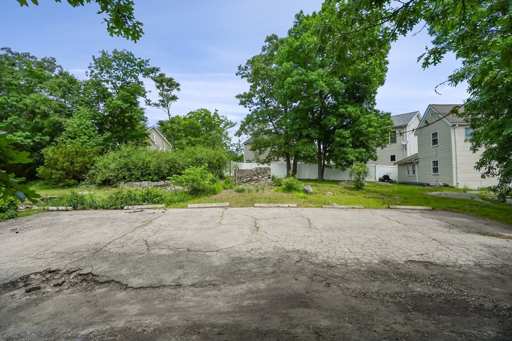 12 Bungalow Road Boston, MA 02132 - Photo 5 of 27