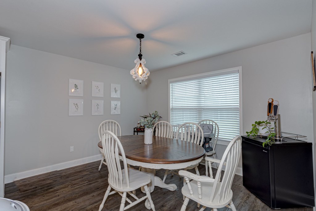 16 Maxwell Drive Fort Mitchell, AL 36856 - Photo 11 of 29 Dining area