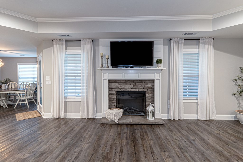 16 Maxwell Drive Fort Mitchell, AL 36856 - Photo 7 of 29 Great room fireplace