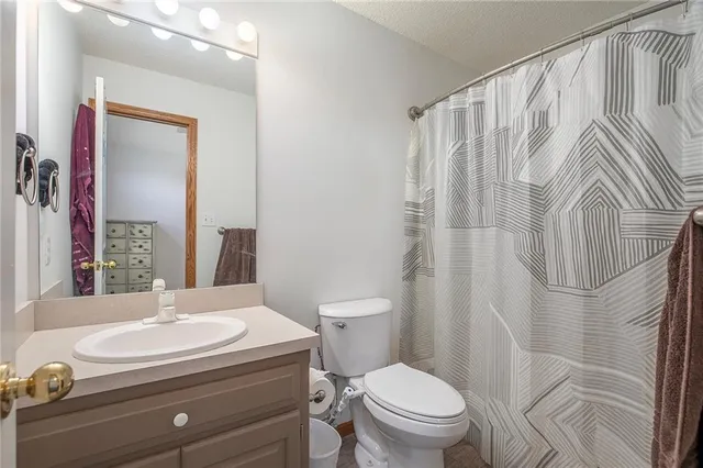 $455,000 | 4001 Northeast 60th Terrace, Gladstone, MO 64119