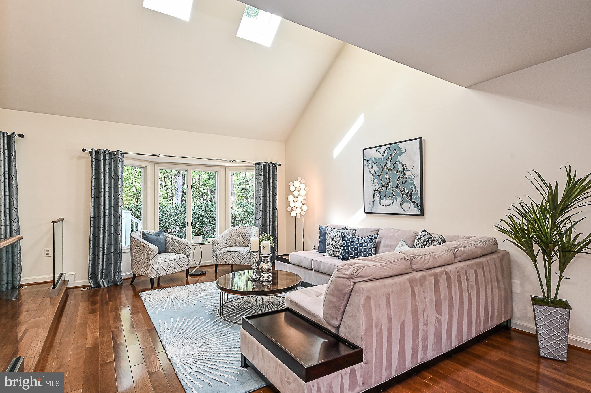 1581 Regatta Lane Reston, VA 20194 - Photo 2 of 38 Living Room