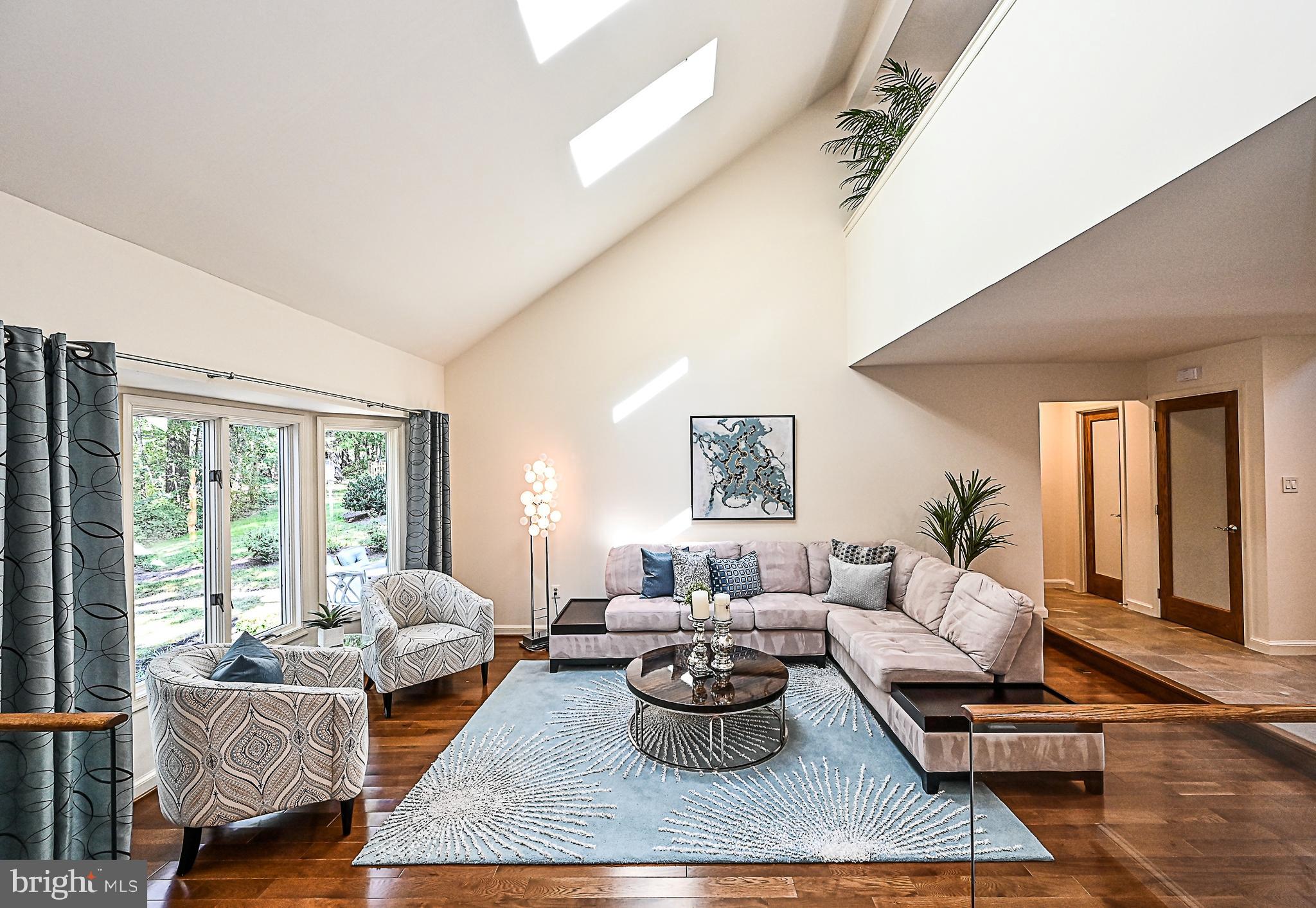 1581 Regatta Lane Reston, VA 20194 - Photo 3 of 38 Living Room
