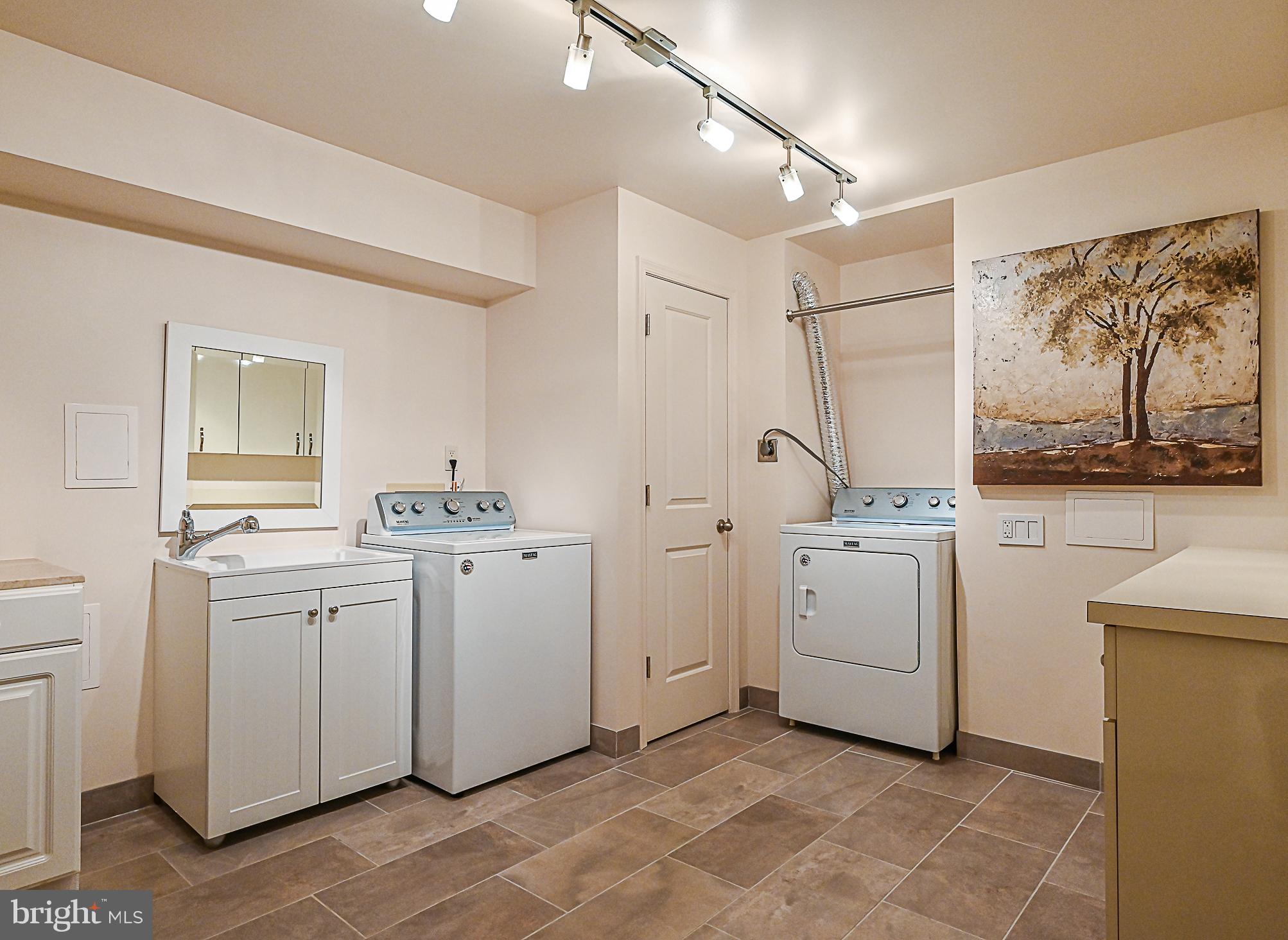1581 Regatta Lane Reston, VA 20194 - Photo 29 of 38 Laundry Room