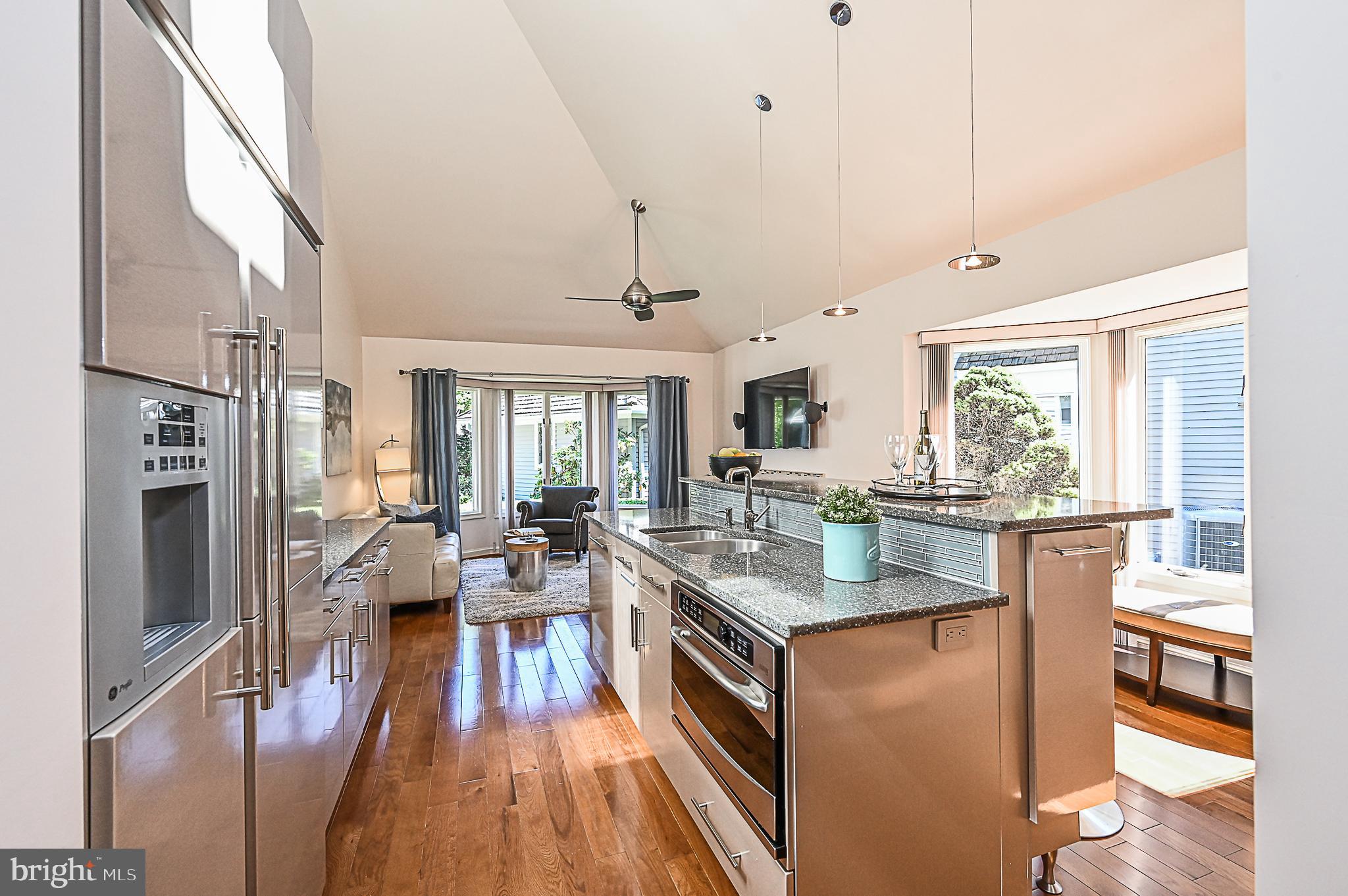 1581 Regatta Lane Reston, VA 20194 - Photo 7 of 38 Kitchen