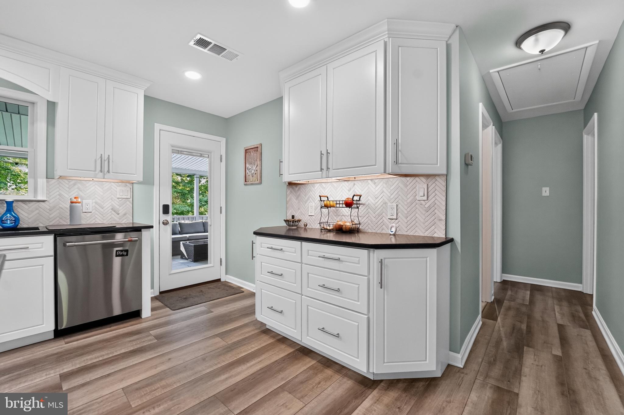 7849 Elizabeth Road Pasadena, MD 21122 - Photo 8 of 42 Gallery Image 8