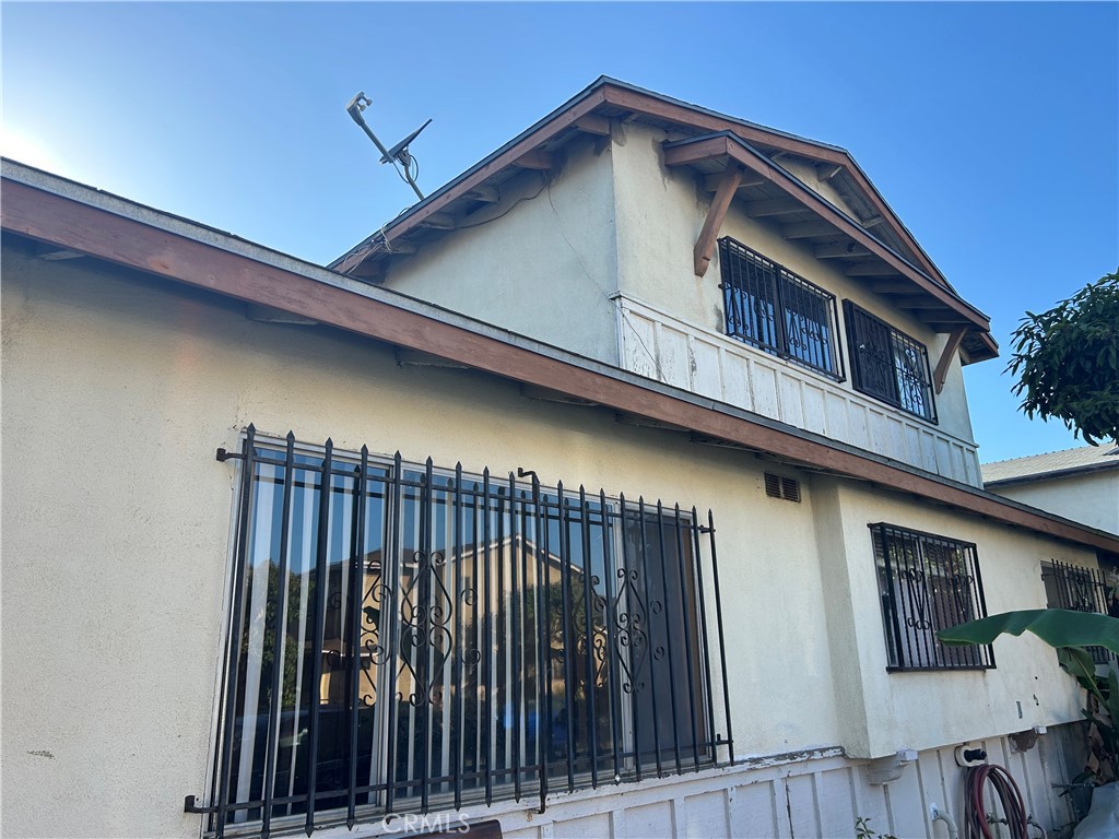 40 Camelback Avenue South, Unit 46 Carson, CA 90745 - Photo 11 of 12 a view of a house with a balcony