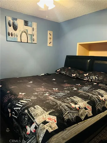 a view of a livingroom with furniture