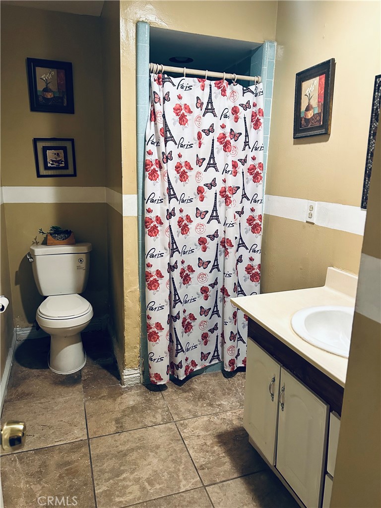 40 Camelback Avenue South, Unit 46 Carson, CA 90745 - Photo 9 of 12 a room with a door and a painting on the wall