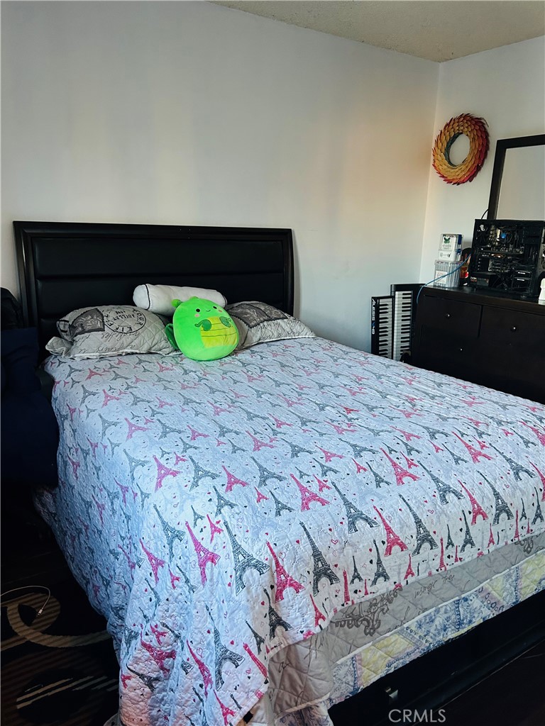 40 Camelback Avenue South, Unit 46 Carson, CA 90745 - Photo 10 of 12 a bedroom with a bed and dresser