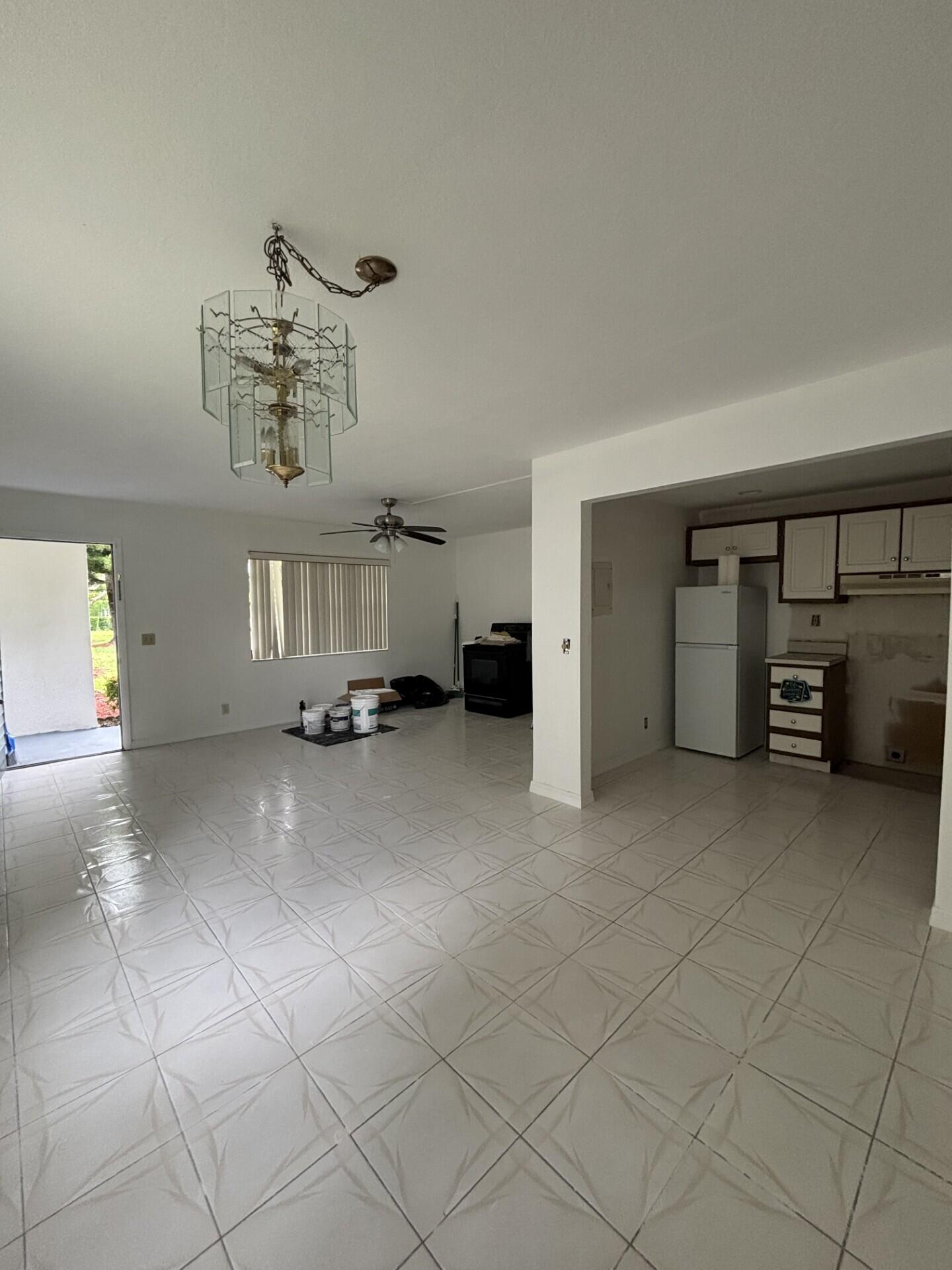 359 Normandy Lane Delray Beach, FL 33484 - Photo 4 of 27 Living and Dining