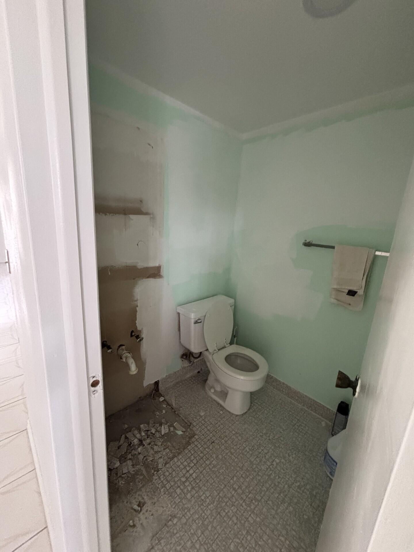 359 Normandy Lane Delray Beach, FL 33484 - Photo 9 of 27 Half Bathroom