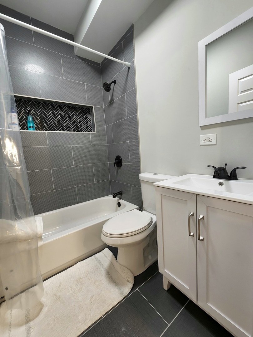 1332 South Claremont Avenue, Unit 1 Chicago, IL 60608 - Photo 2 of 9