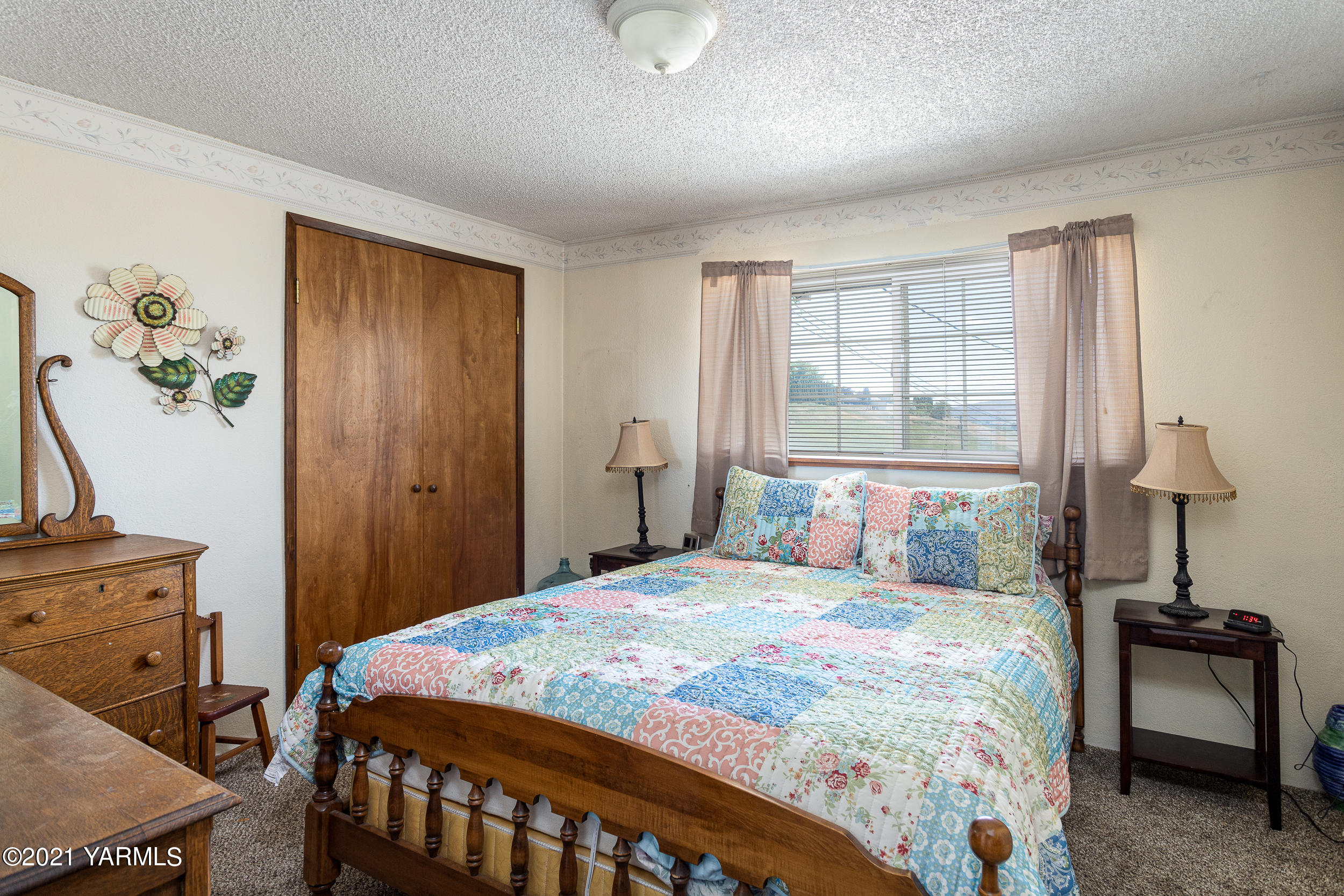 10605 Summitview Ext Road Yakima, WA 98908 - Photo 14 of 32 a bedroom with a bed and a window