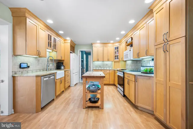 $529,900 | 500 Davis Avenue, Linwood, NJ 08221