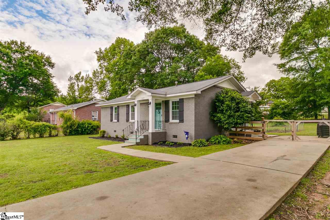 707 Hellams Street Fountain Inn, SC 29644 - Photo 3 of 31 Gallery Image 3