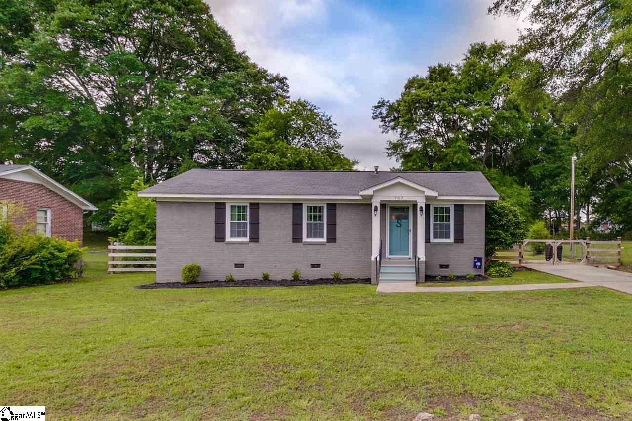 707 Hellams Street Fountain Inn, SC 29644 - Photo 4 of 31 Gallery Image 4